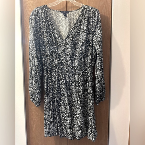 GAP Dresses & Skirts - Gap Women’s Long-sleeve Dress, size M, color: Balck and White Floral print